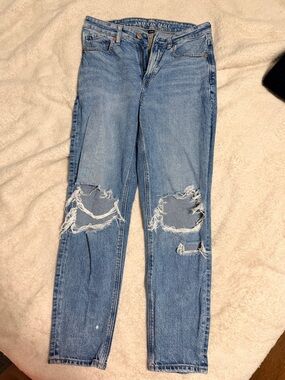American Eagle Outfitters Light Blue Distressed Boyfriend Jeans